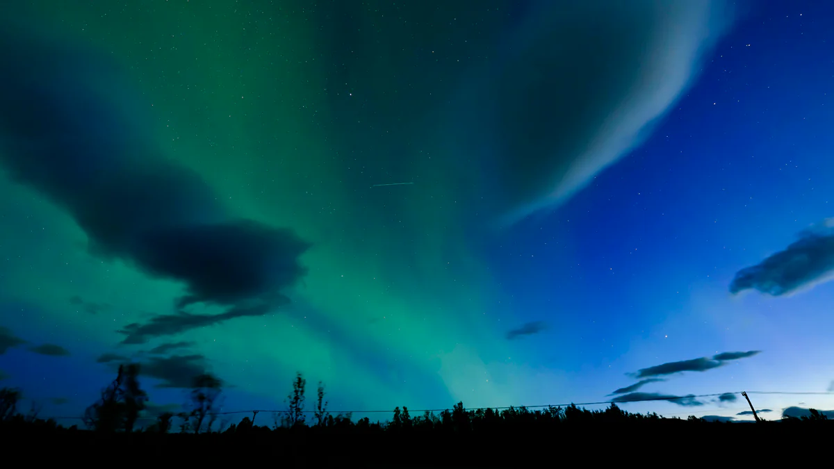 Polarlichter verzaubern den Nachthimmel: Wo und wann man sie in Deutschland sehen kann