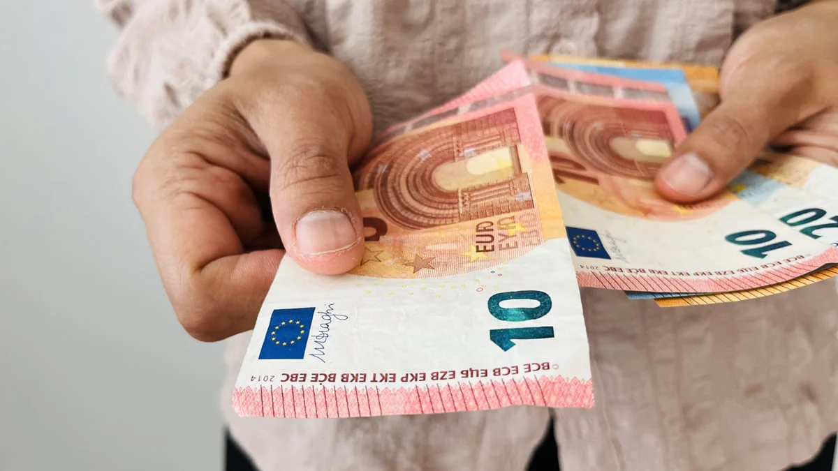 Strafen drohen: Wann Bargeld verschenken teuer werden kann