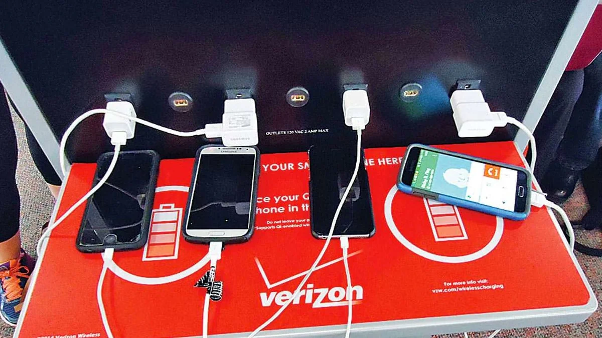 Hacker nutzen öffentliche Ladestationen, um deine Daten zu stehlen