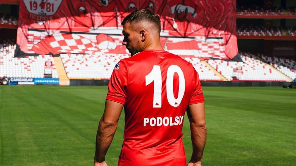 Nach Metzelder-Urteil: Lukas Podolski äußert sich