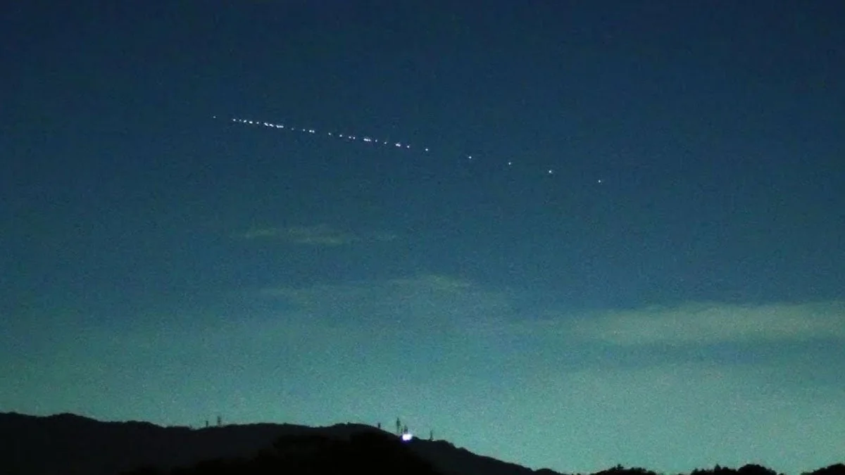 Starlink: Mysteriöse Flugobjekte am Nachthimmel über Deutschland