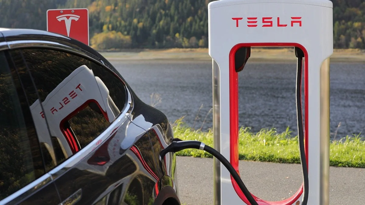 Tesla: Zwei Tote bei Unfall mit vermutlich fahrerlosem Elektroauto