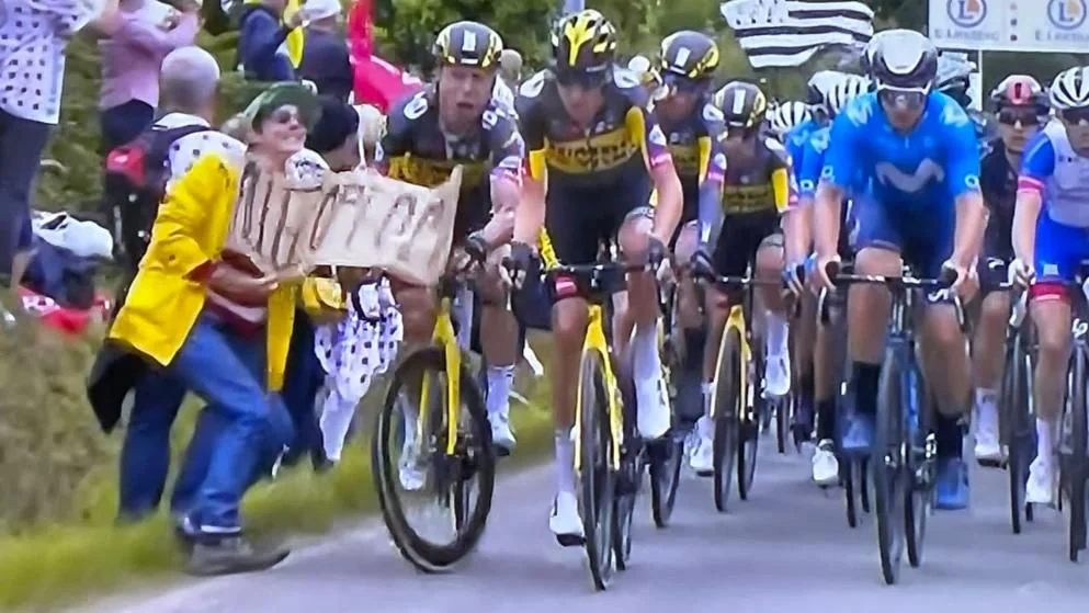 Frau löst Massen-Crash bei Tour de France aus