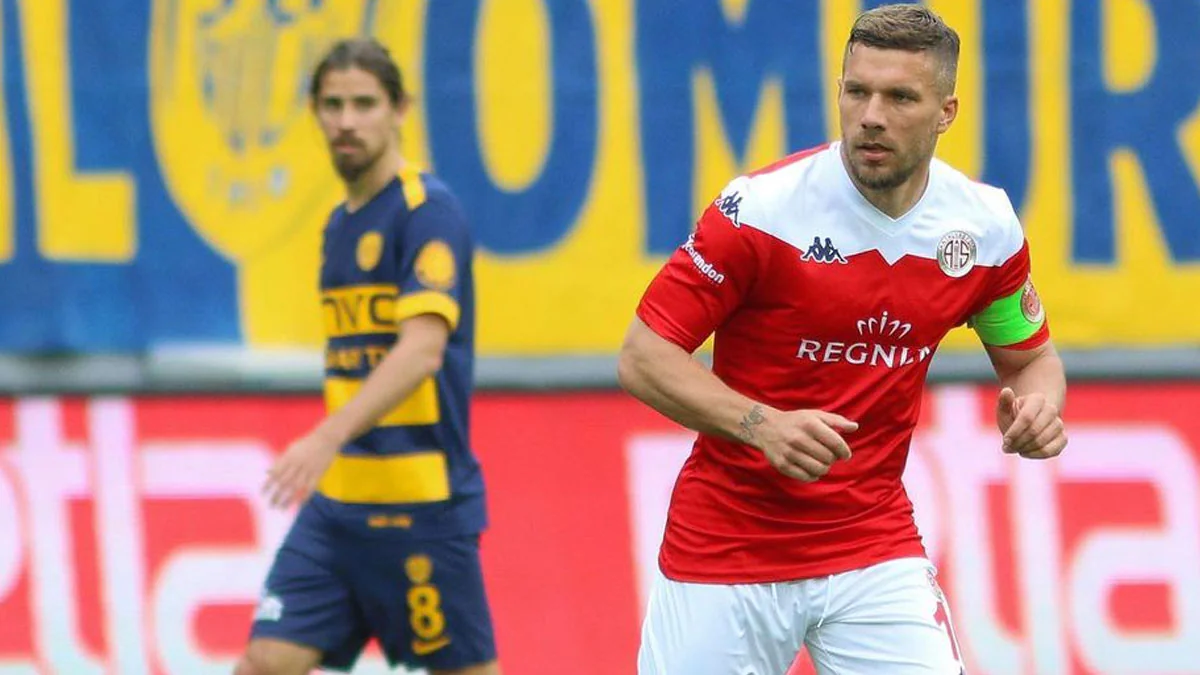 „Was für eine Schande“: Lukas Podolski rastet komplett aus