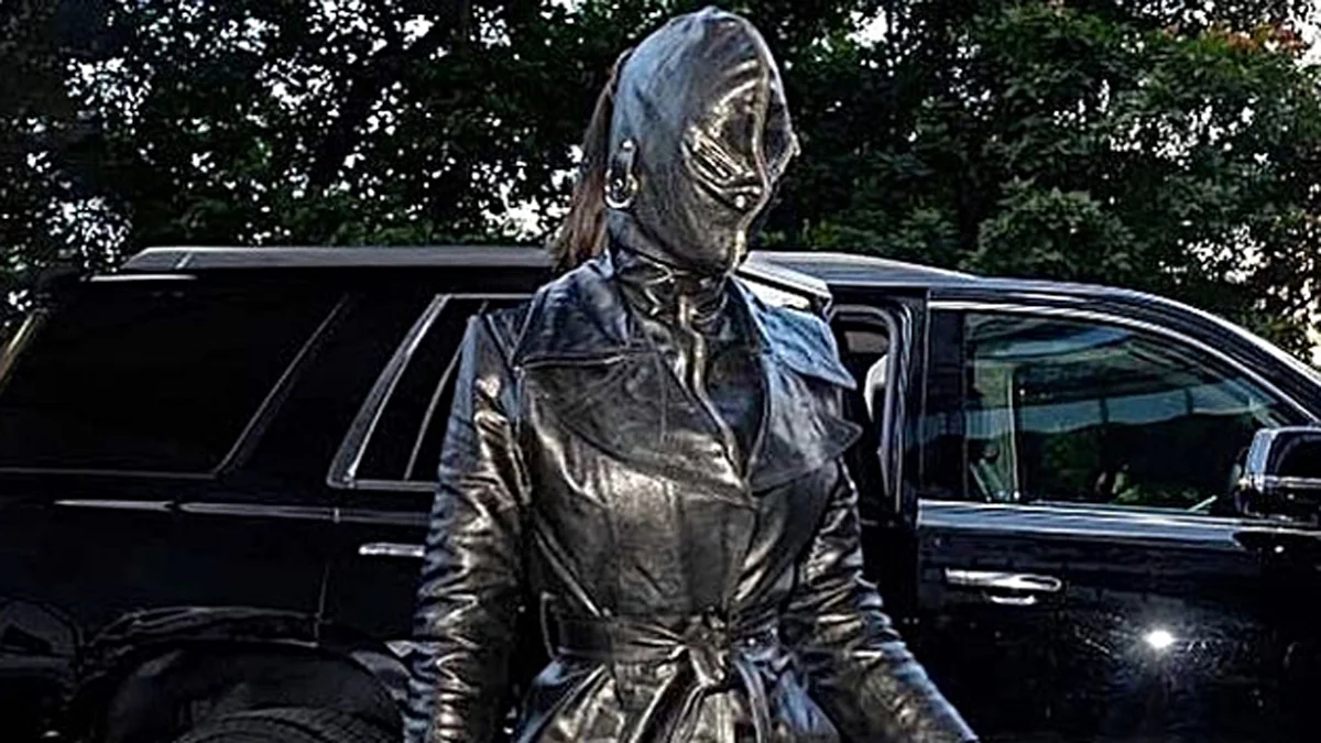 Kim Kardashian zeigt skurrilsten Fetisch-Look des Jahres