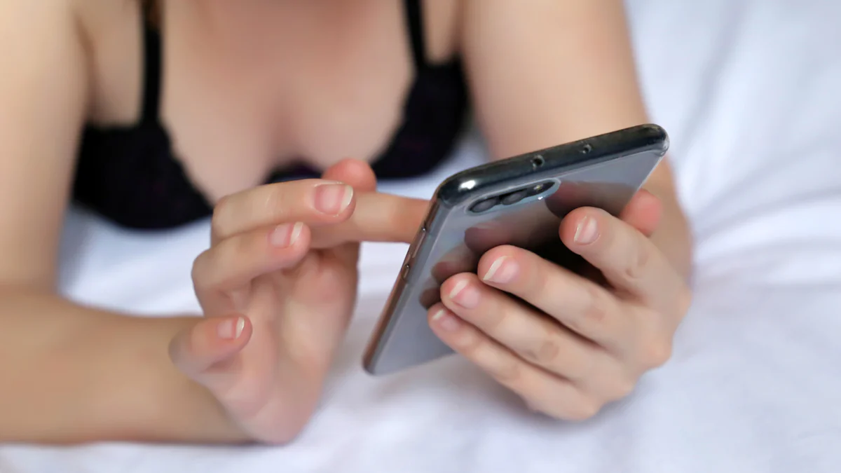 Mann entdeckt „Sex-Chat“ und ersticht daraufhin seine Frau