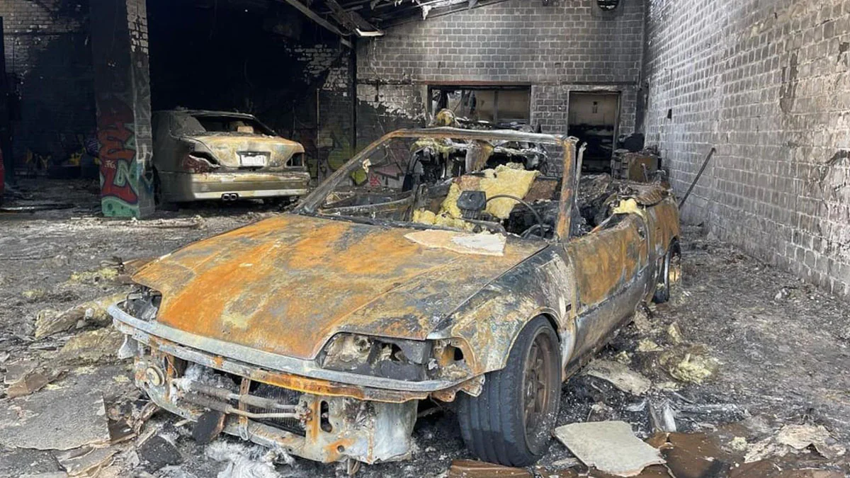 187 Strassenbande: Garage mit Luxusautos abgebrannt