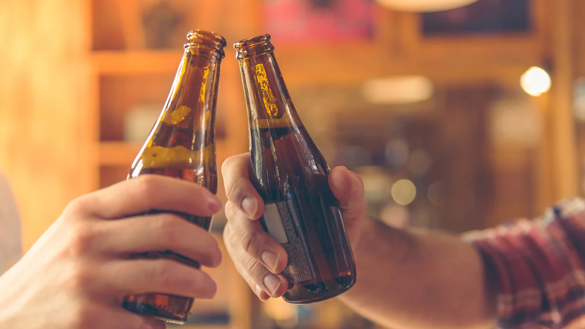 Wissenschaftler erklärt, wieso Flaschenbier nach Cannabis riecht