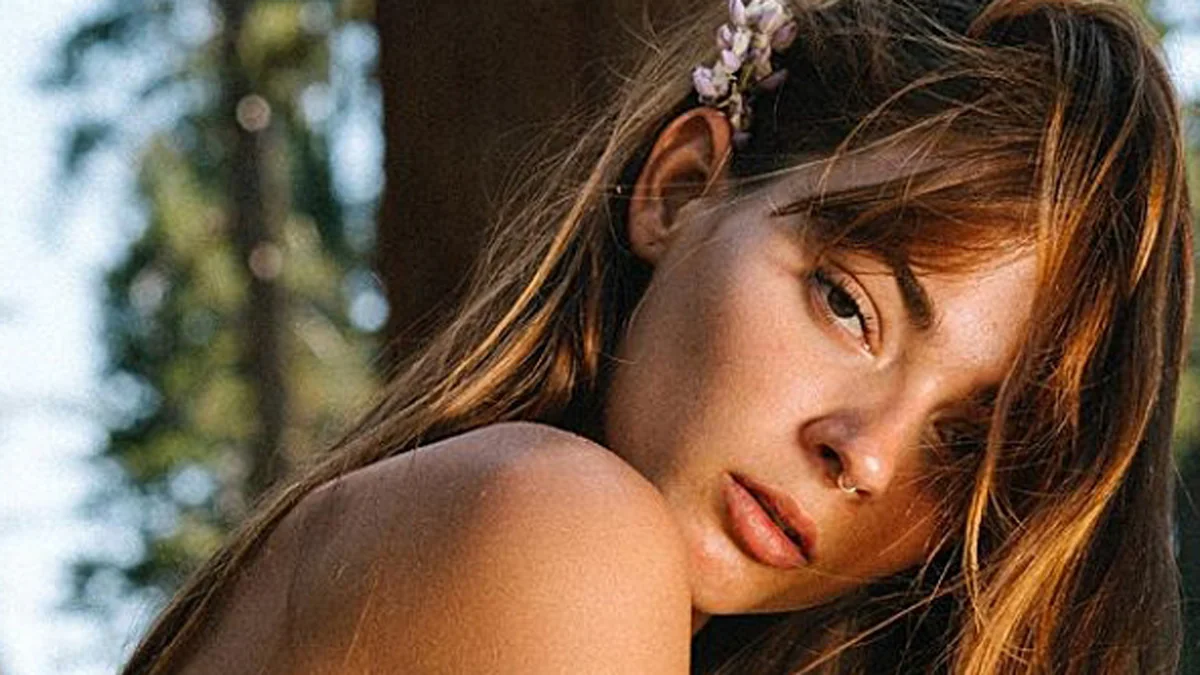 Mysteriöser Tod: Model Christy Giles von Maskierten vor Krankenhaus abgelegt