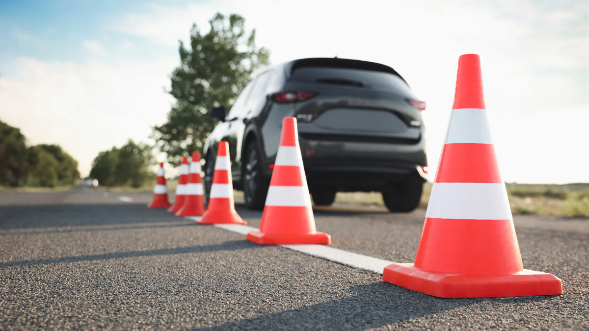 Mann ohne Führerschein fährt mit dem Auto zur eigenen Fahrprüfung