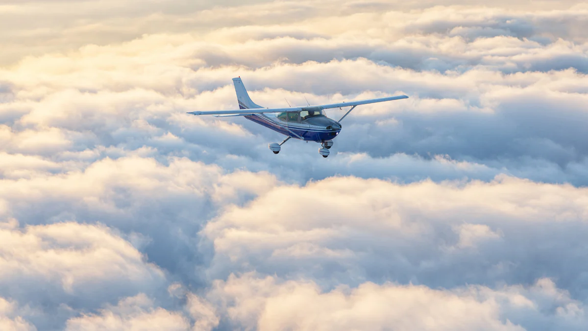 11-Jährige überlebt Flugzeugabsturz in den Armen ihres Vaters als Einzige