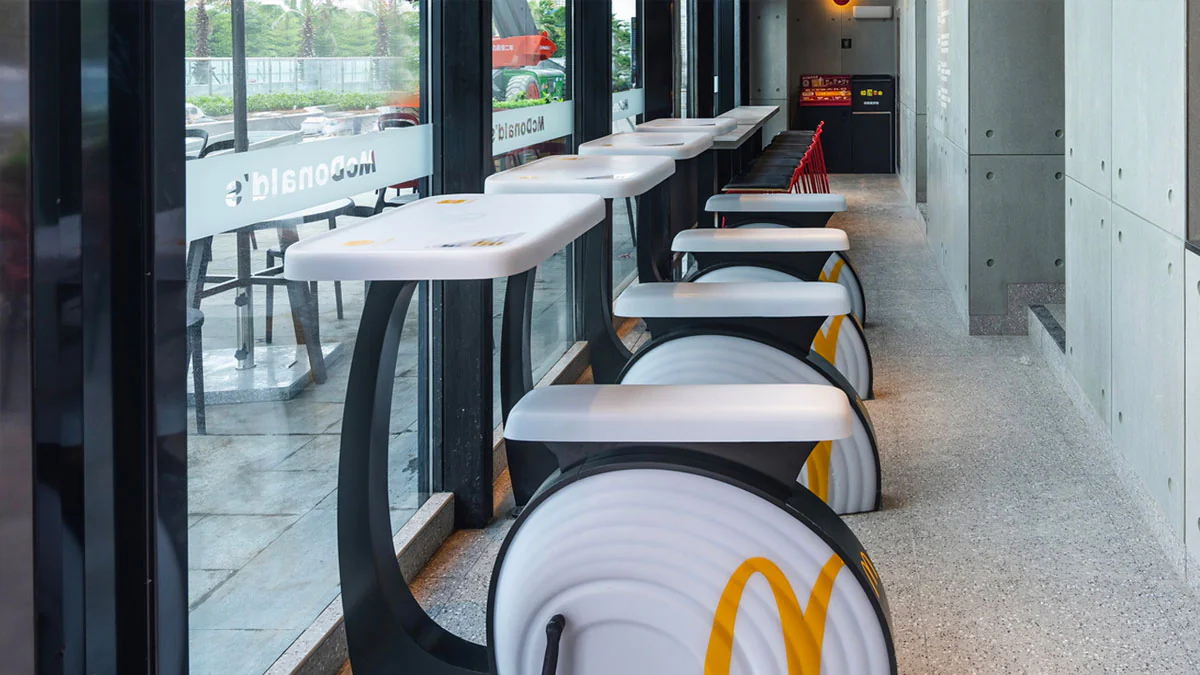 McDonald’s-Filiale baut Fitnessbikes an die Tische