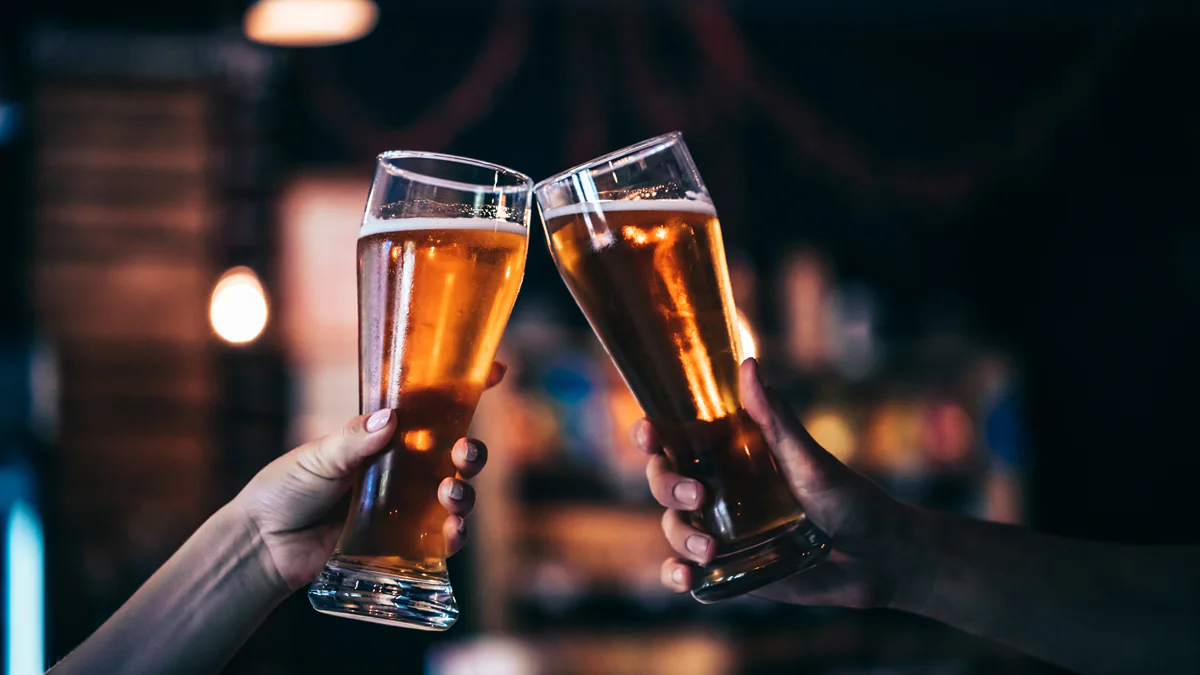 Bier und Cannabis nur noch für Geimpfte: Corona-Regel hat extreme Folgen
