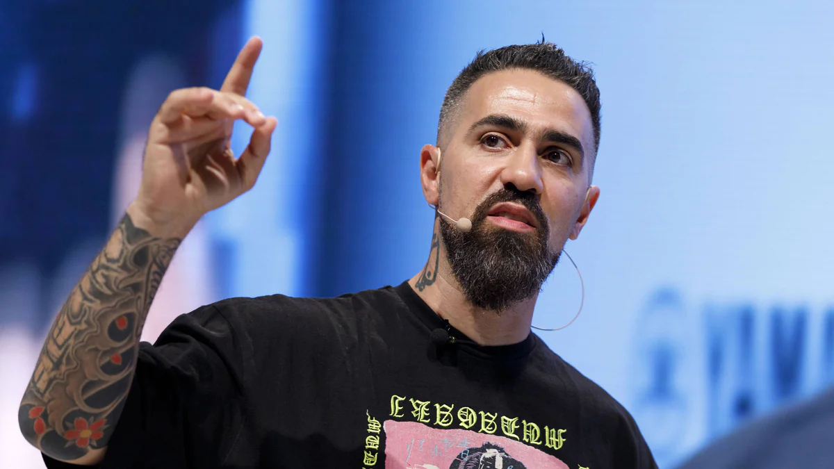 Capital Bra: Statement über seine Ex-Kollegen Samra und Bushido