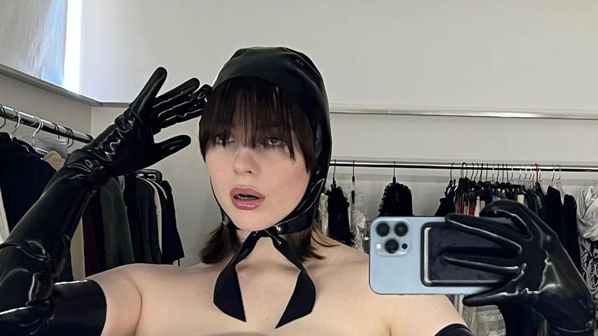 Billie Eilish verdreht Fans im Latex-Look den Kopf