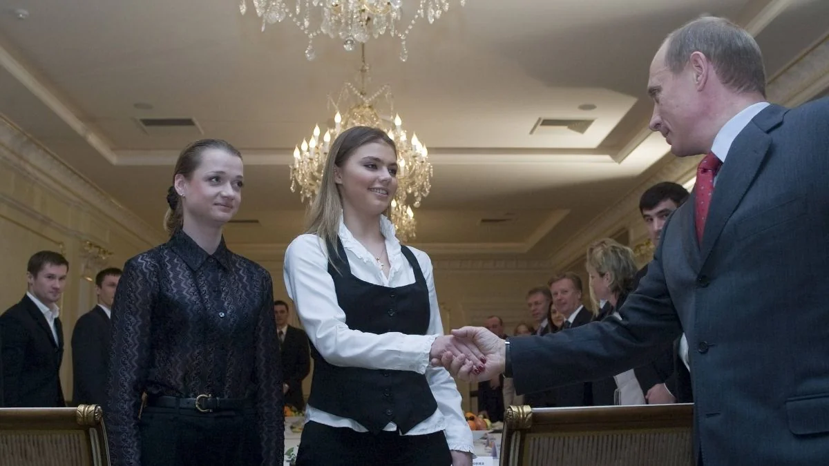 Putin soll seine Geliebte samt uneheliche Kinder in der Schweiz verstecken