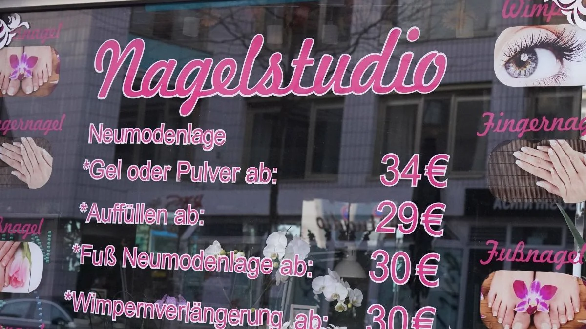 sex-oder-nageldesign-behoerden-entdecken-verruecktes-geheimnis-hinter-maenner-nagelstudio