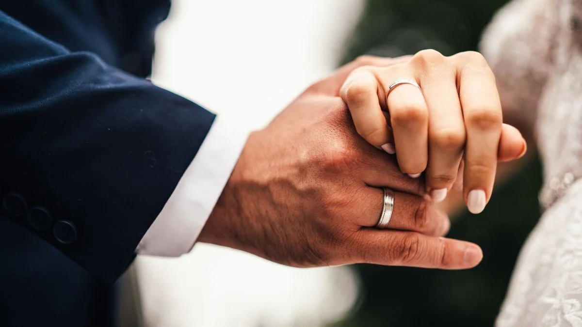 Albtraum-Hochzeit: Braut liest Affären-SMS am Altar vor