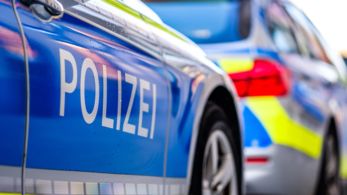 Mitten im Feld: Hakenkreuz-Skandal in Brandenburg