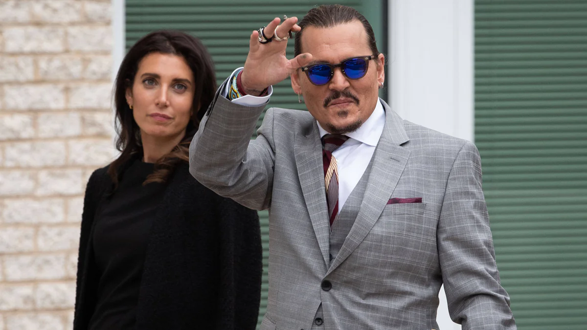 Ist das Johnny Depps neue Freundin? Geheimnis um rothaarige Frau gelüftet