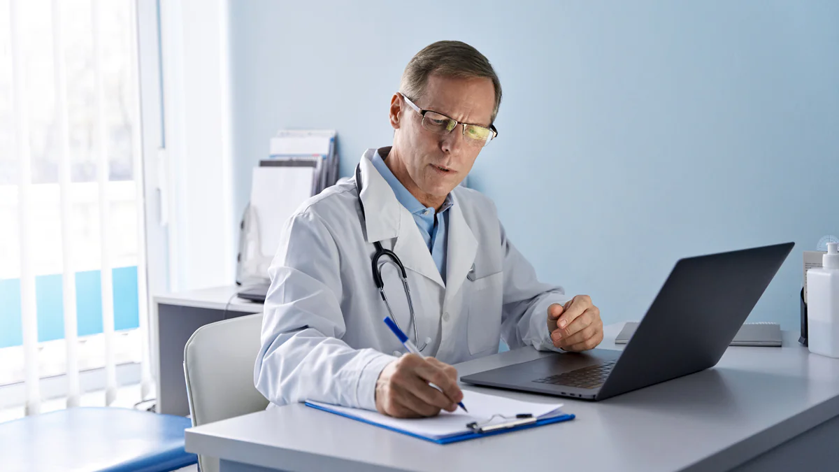 Arzt verrät, mit welchen Codes er seine Patienten beleidigt