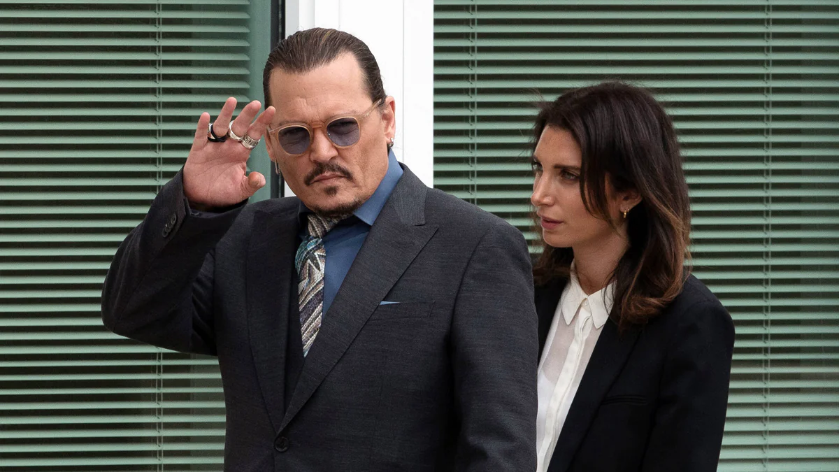 Ist Johnny Depp doch nicht unschuldig? SMS enthüllt brisante Details