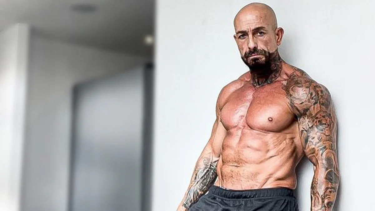 OnlyFans-Star Steven Barrett: Porno-Dreh im Garten endet mit Polizeibesuch