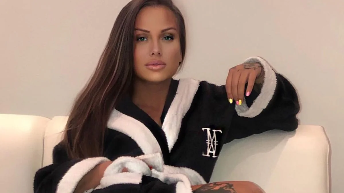 String-Tanga und Spitzen-BH: Rapperin Schwesta Ewa verdreht Fans den Kopf