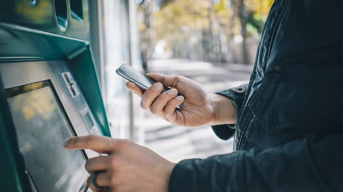Vorsicht am Geldautomaten: Neue Masche macht PIN-Codes nutzlos