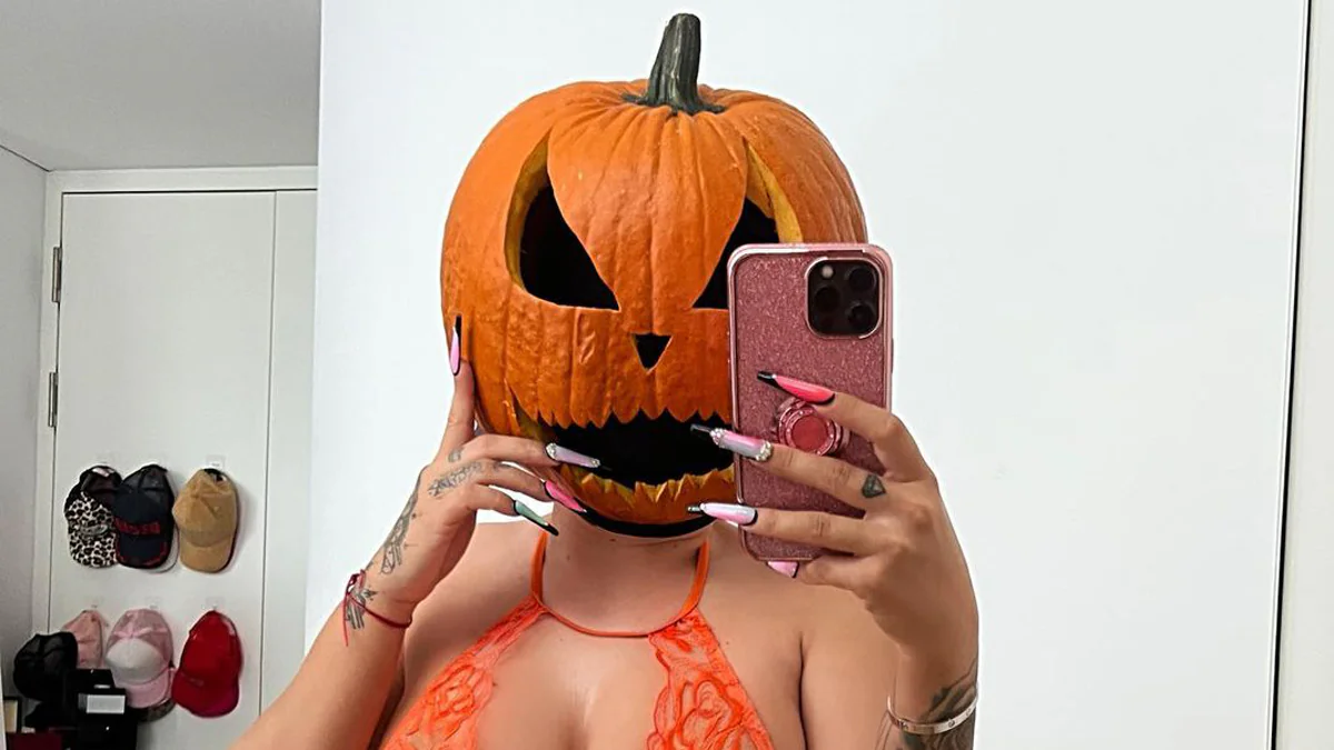 Katja Krasavice provoziert Fans mit heißen Halloween-Dessous