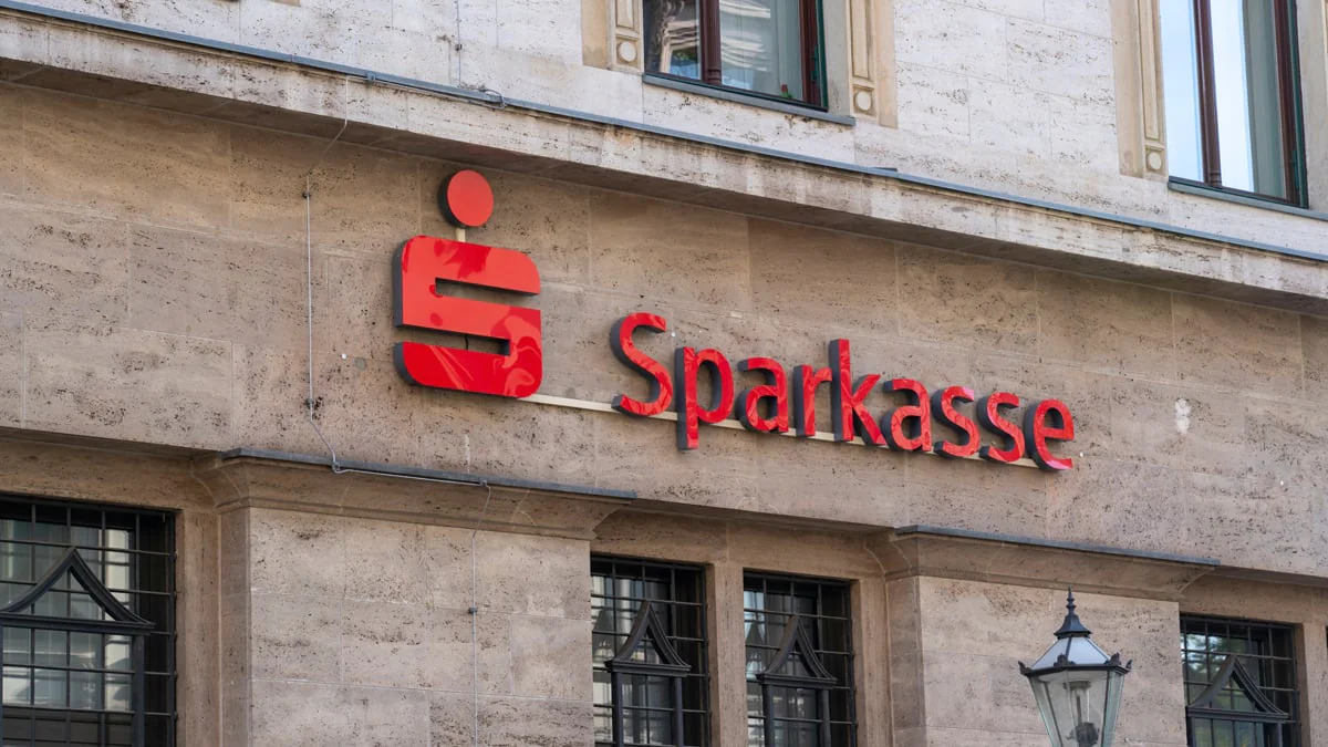 Tausende Kunden betroffen: Sparkasse verschickt Kündigungsbrief