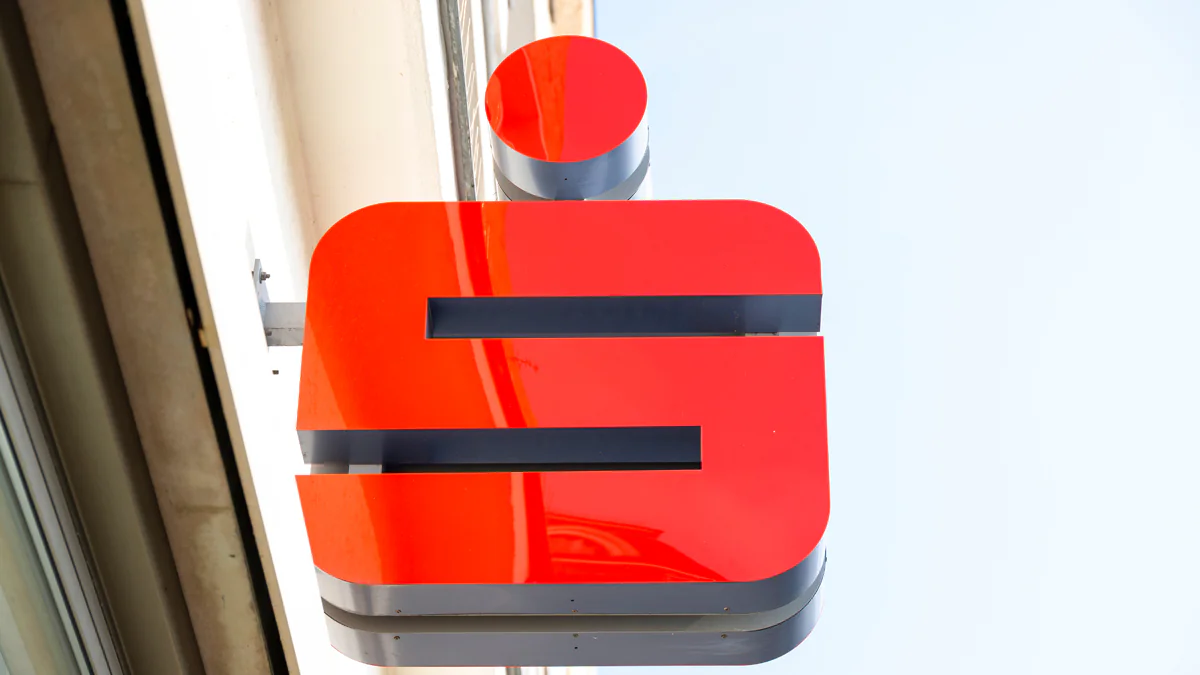 Tausende Kunden betroffen: Sparkasse verschickt Kündigungsbrief