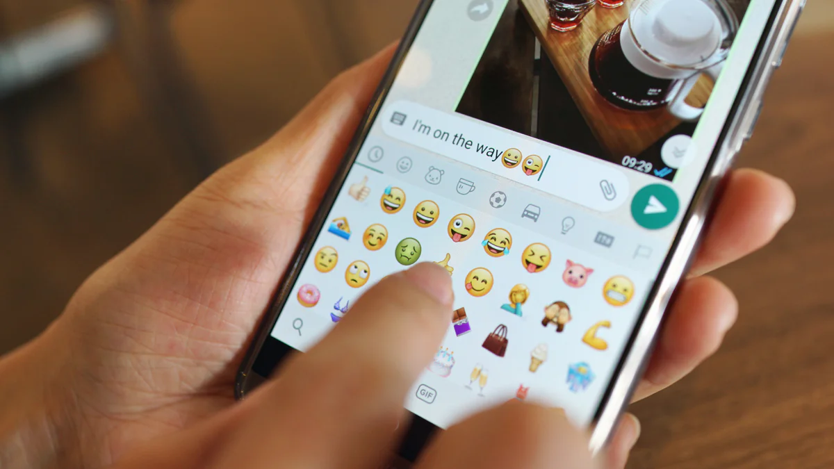 Neue Funktion: Was der blaue Kreis um das WhatsApp-Profilbild bedeutet