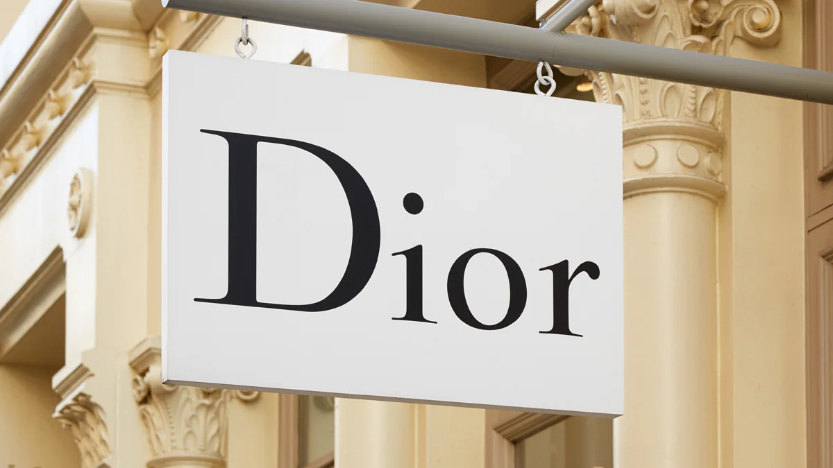 Pornostar wird von Luxus-Marke Dior verklagt