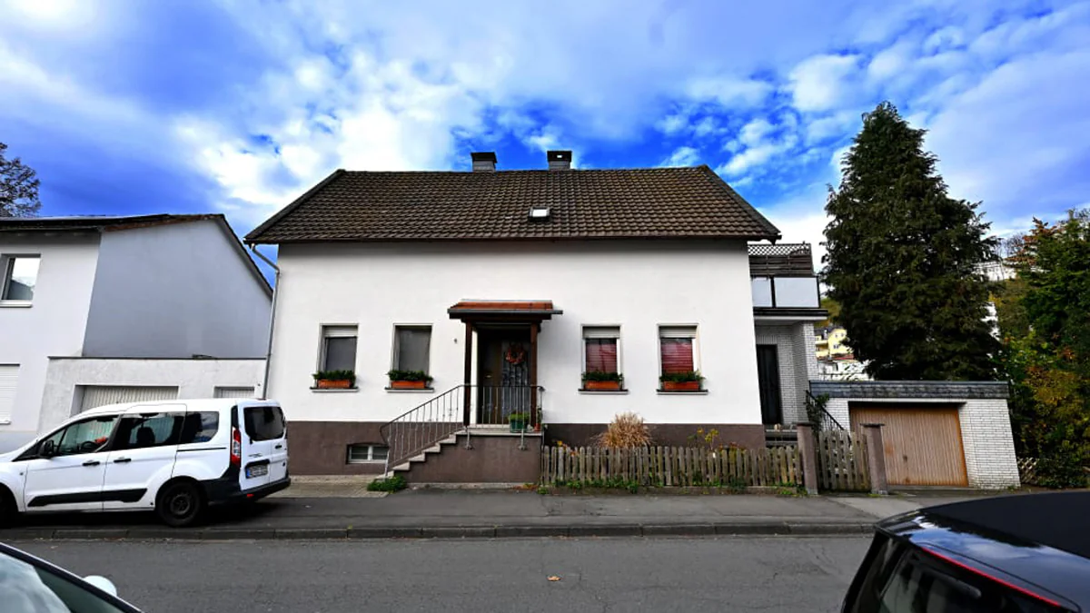 Sieben Jahre eingesperrt: Kleines Mädchen aus Familienhaus befreit