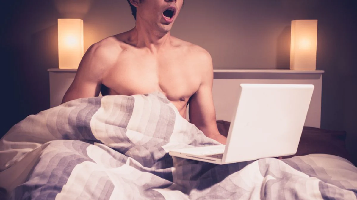 Mann masturbiert drei Monate lang nicht – 