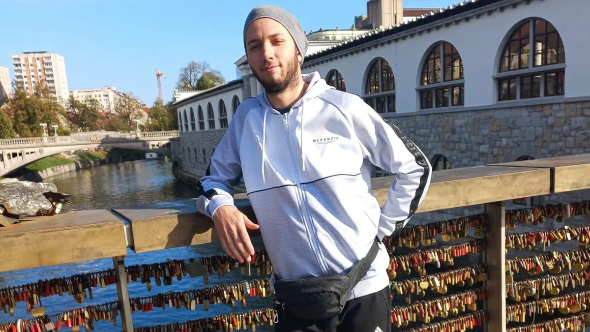 Kein Lebenszeichen: 25-Jähriger spurlos auf Zugreise verschwunden