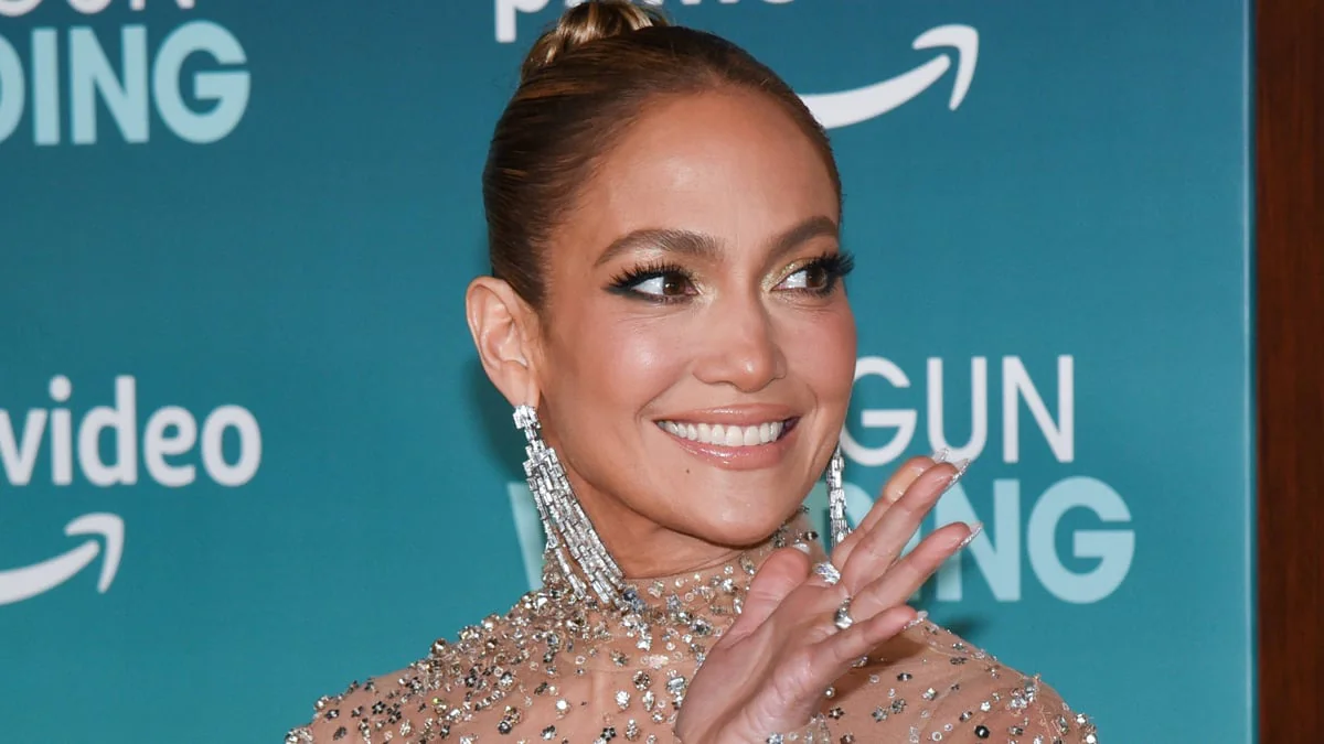 jennifer-lopez-verfuehrt-ihre-fans-in-sexy-dessous-auf-instagram