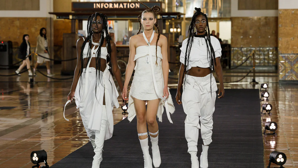 Zuschauer empört: Heidi Klum schickt GNTM-Models unten ohne auf den Catwalk