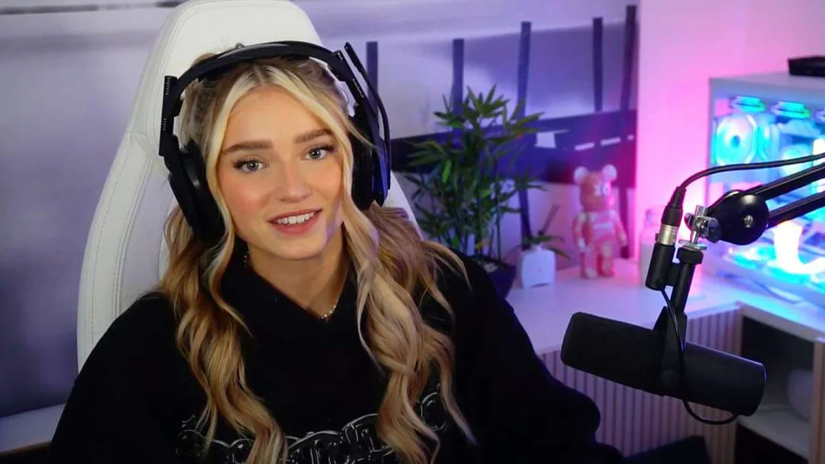 es-ist-geil-kleine-brueste-zu-haben-streamerin-honeypuu-spricht-klartext
