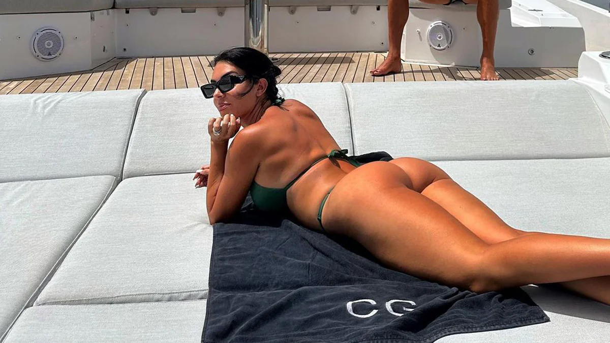 Georgina Rodriguez überrascht Ronaldo mit heißer Tanga-Show