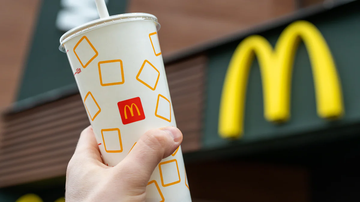 bei-mcdonalds-geheime-chips-in-getraenkebechern-versteckt