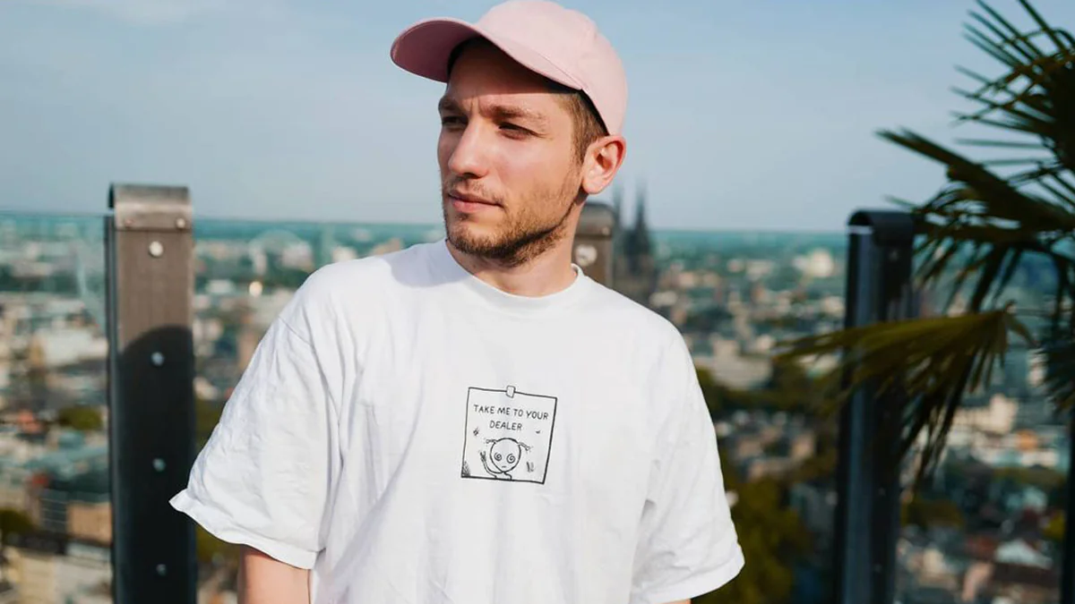 Fans in Sorge: YouTuber Rezo zeigt seine Narben