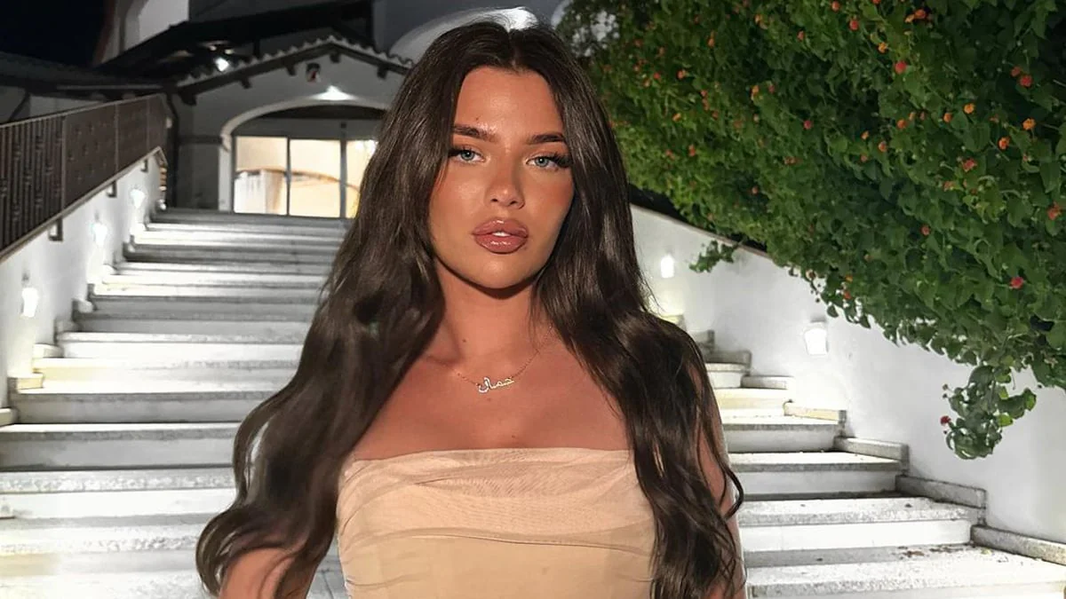 Heißeste Aldi-Kassiererin schockt Fans mit neuem Look