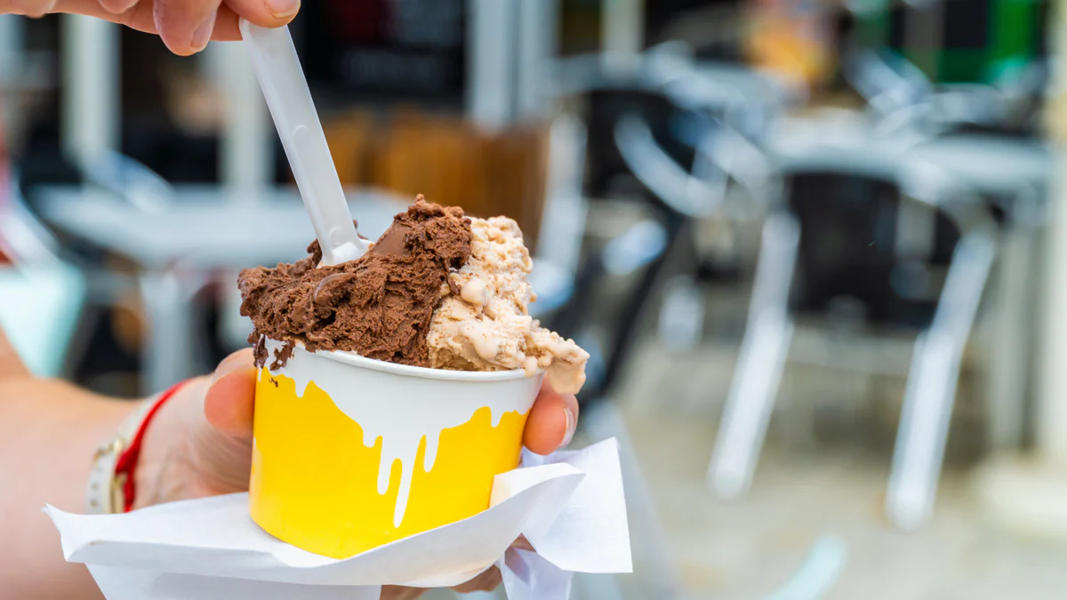 Ab 2024: Deutsche Großstadt plant Steuer auf Eisbecher