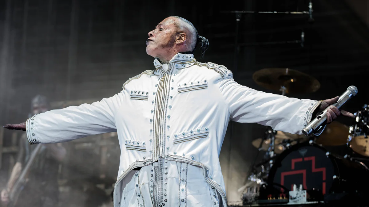 Nach schweren Vorwürfen: Till Lindemann schockt mit blutigem Video