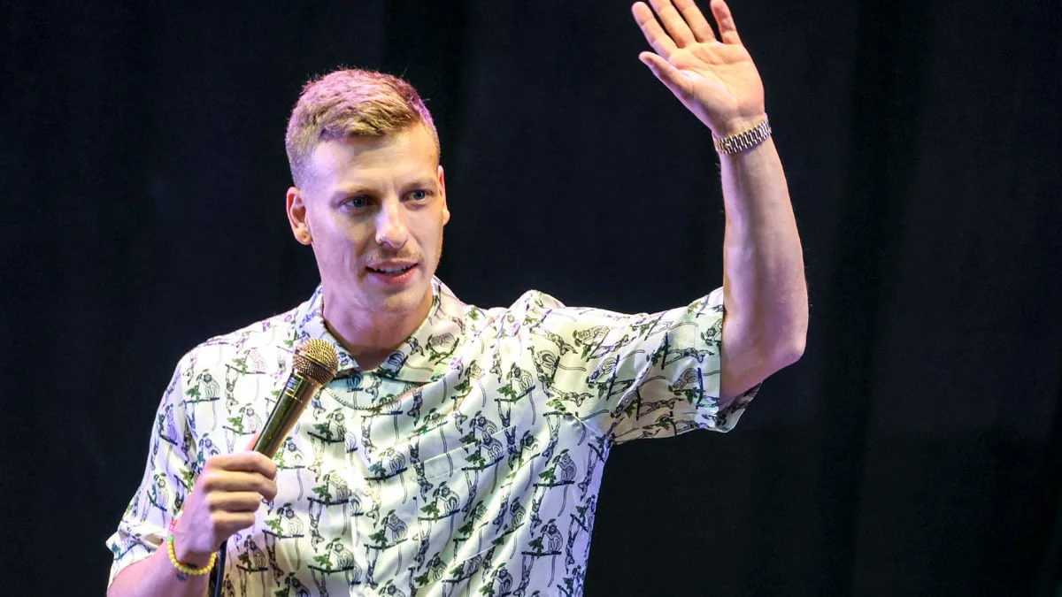 Felix Lobrecht Vermögen: So reich ist der Stand up Comedian