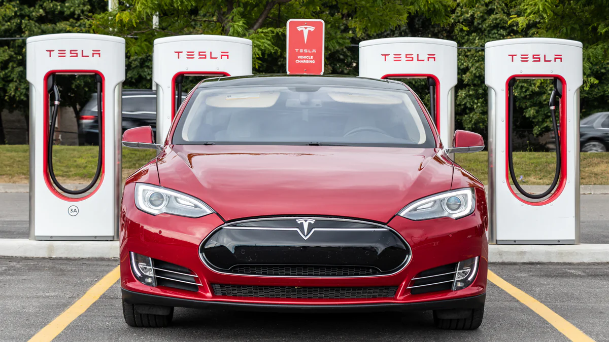 Mega-Gehalt: So viel Geld verdienen Mitarbeiter bei Tesla