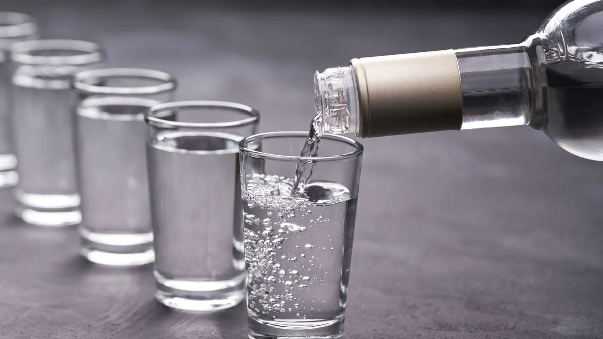 Alkohol mit wenig Kalorien: Mit diesen Getränken kommst du kalorienarm durch den Abend