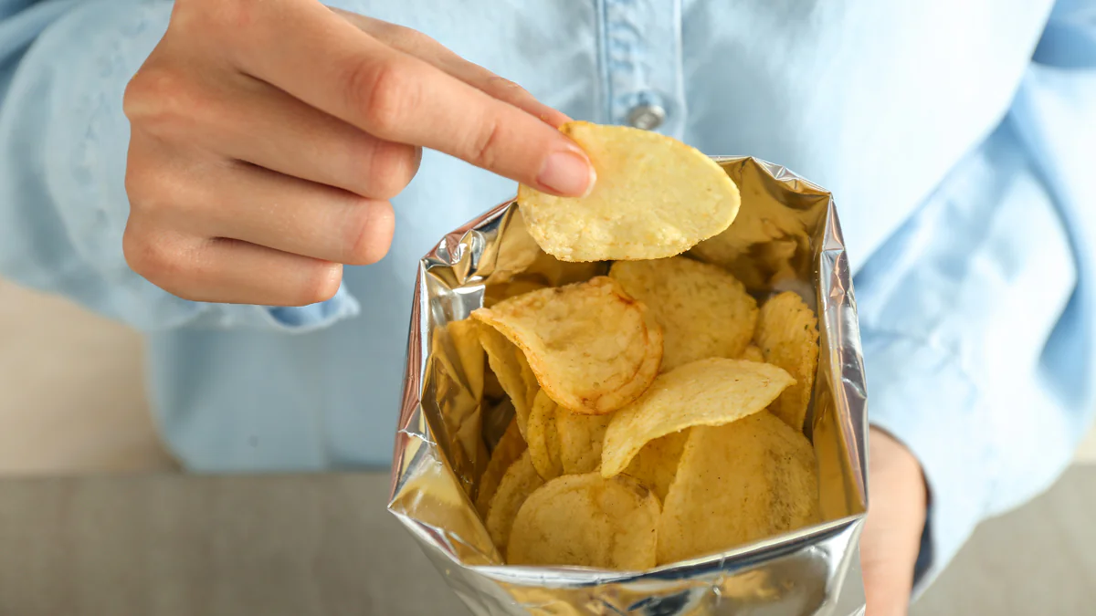 Hohe Schadstoffbelastung: Öko-Test nimmt Chips unter die Lupe
